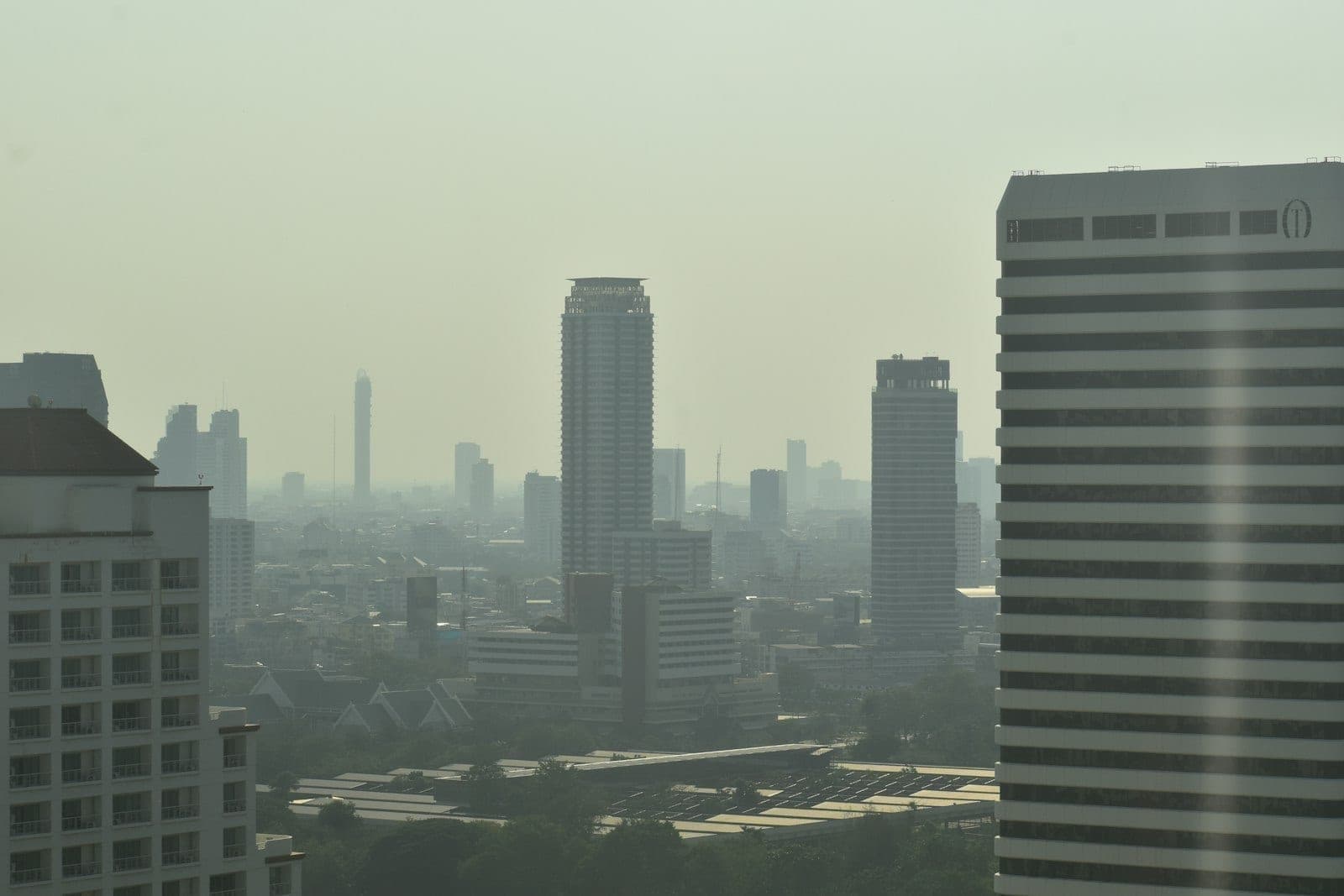 Ground-Level Ozone Monitoring: Formation, Measurement, and UK Air Quality Thresholds