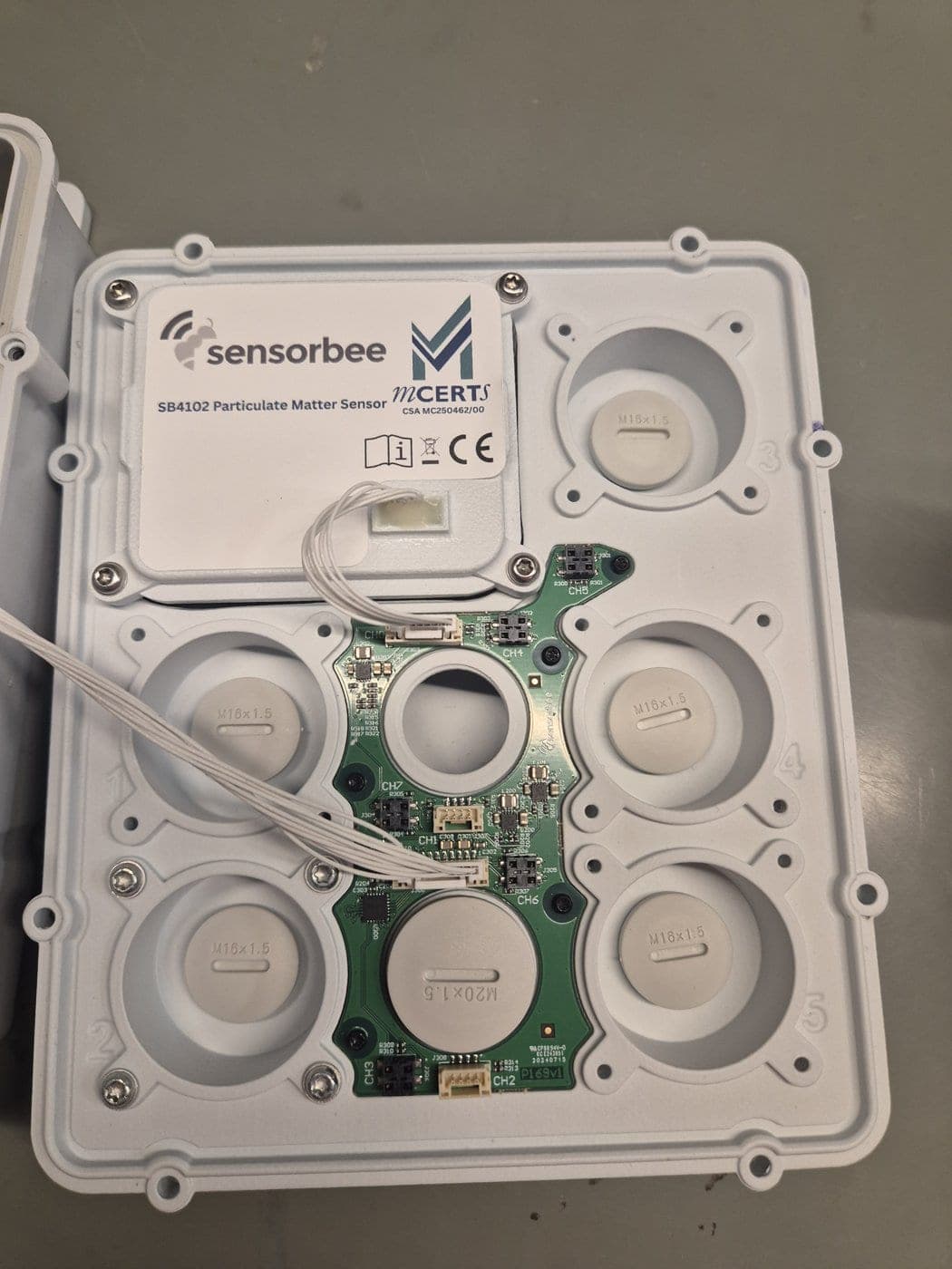 Empty EnviroSense slot in the centre of the lid