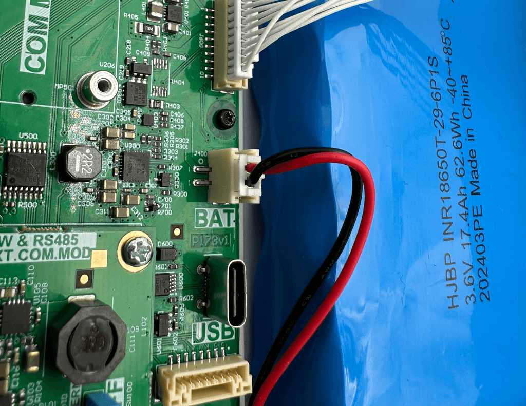 BAT socket on the circuit board