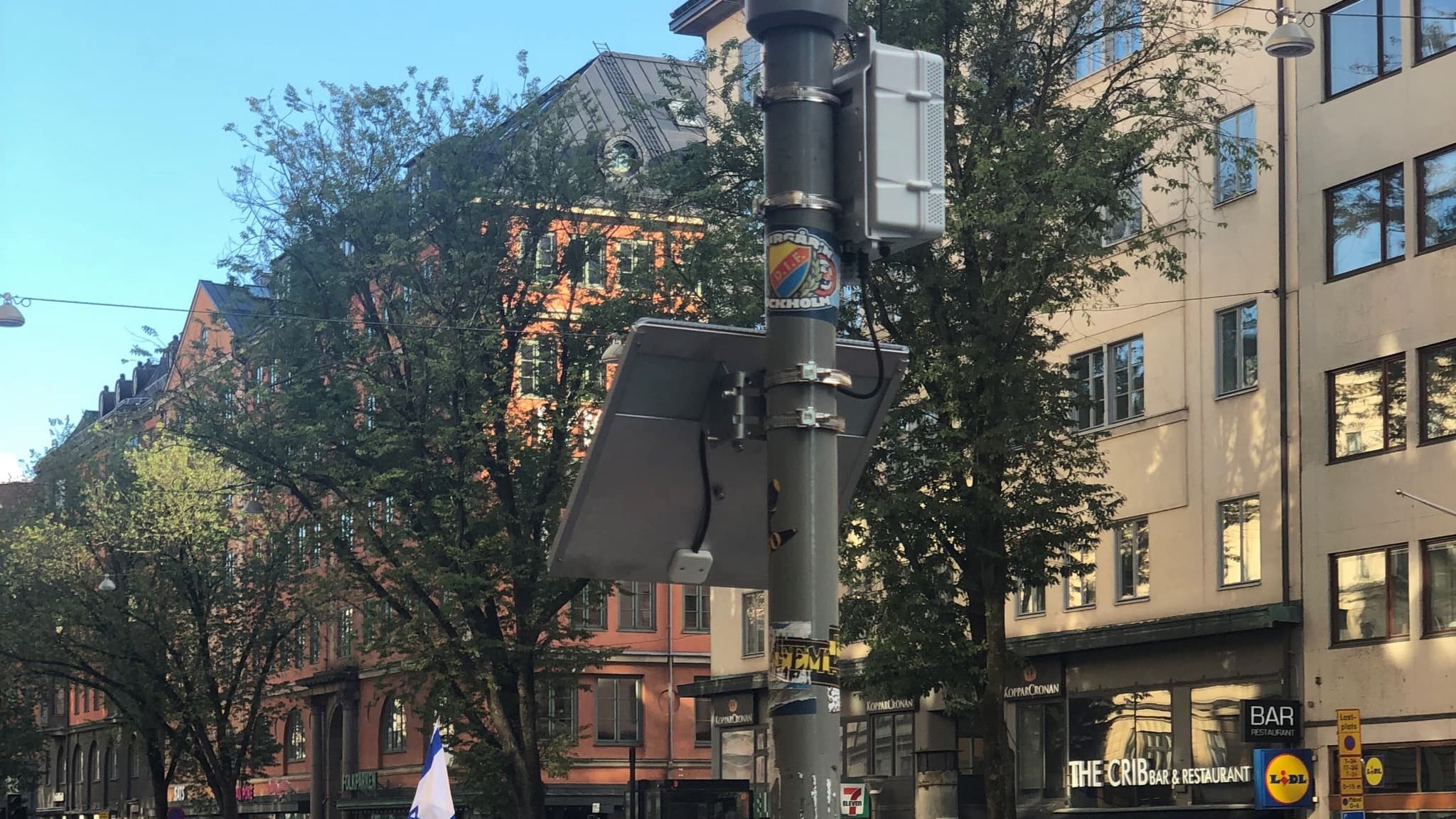 Street-Canyon CO Monitoring During Stockholm's Classic Car Cruise — Sensorbee field deployment
