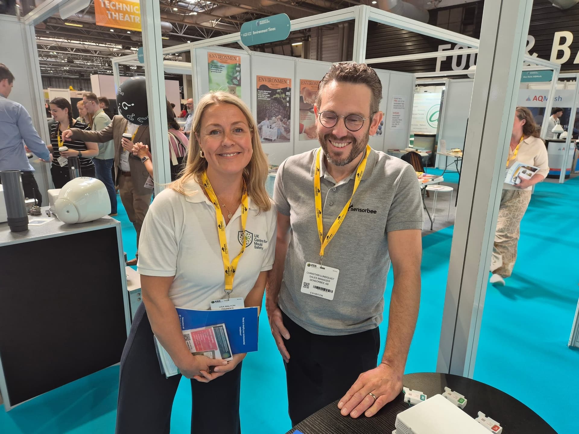 Christian Lundquist talking with a visitor at the Sensorbee stand at AQE 2026